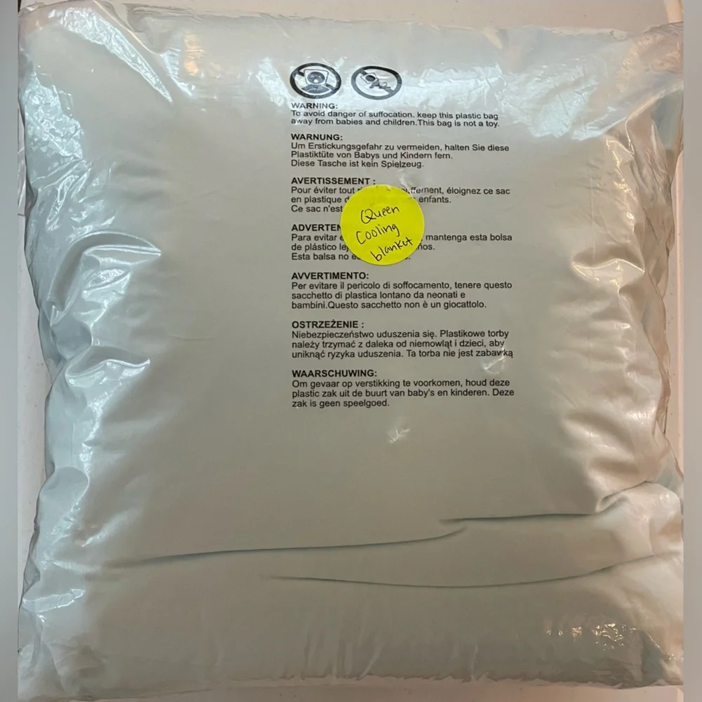 NEW Cooling Blanket Comforter Queen Blue and Ice Blue 90x90